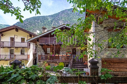 Foto Villa bifamiliare in Frazione Derby, La Salle Derby Villaret di 163 m²