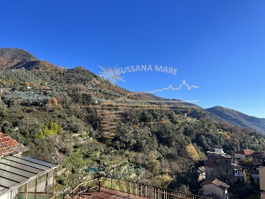 Foto Appartamento in Via Roma, Ceriana di 85 m² con 5 locali in vendita