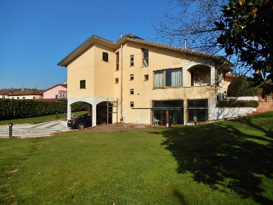 Foto Villa unifamiliare in Via Bertucci 13, Brugnato Centro di 387 m²
