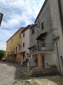 Foto Appartamento in Piazza Panfili, Guardea Centro di 115 m² con 6 locali