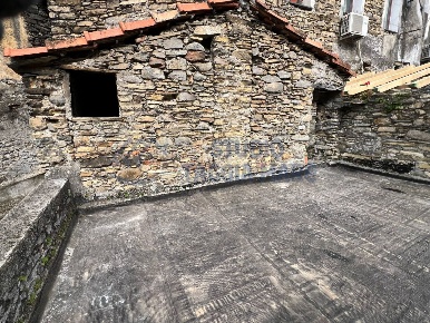 Foto Appartamento in Via Vincenzo Gioberti, Badalucco Centro di 110 m²