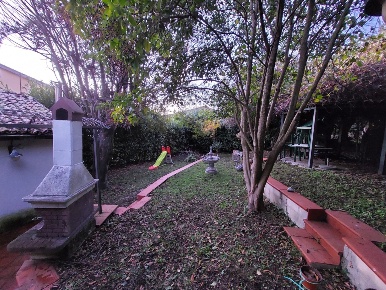 Foto Villa a schiera in Via Fontana 23, Lapio di 220 m² con 8 locali