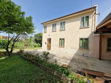 Foto Villa singola a Gavello Centro di 182 m² con 75 locali in vendita