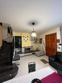 Foto Villa a schiera in Borgo Pini 36, Talamello Centro di 180 m²