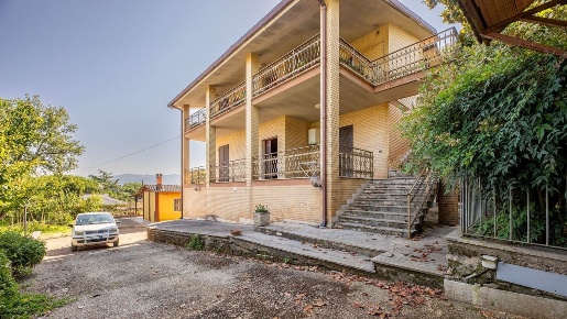 Foto Villa bifamiliare in Via Colle Mozzo, Zagarolo Centro di 370 m²