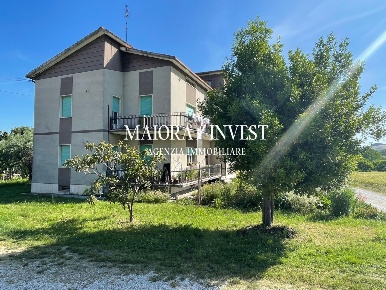 Foto Villa singola in contrada Moglie, Montalto delle Marche di 440 m²