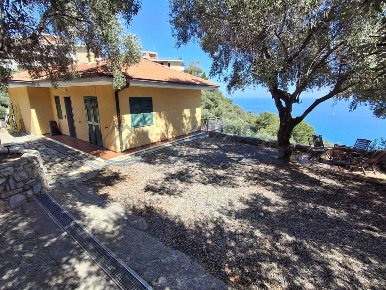 Foto Villa unifamiliare in Via Fossati, Cipressa di 95 m² con 5 locali