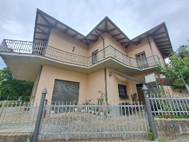 Foto Villa unifamiliare in Via Giacomo Puccini, Giove di 252 m² in vendita