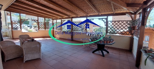 Foto Villa bifamiliare in piazza delle carrozze 3, Livorno di 291 m²