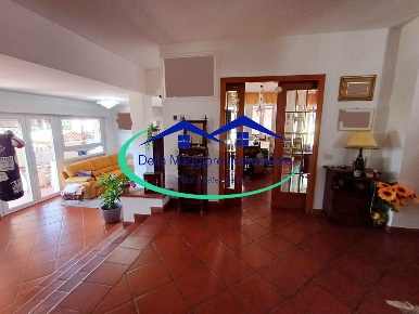 Foto Villa bifamiliare in piazza delle carrozze 3, Livorno di 291 m²