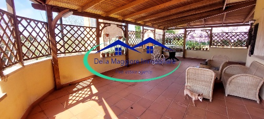 Foto Villa bifamiliare in piazza delle carrozze 3, Livorno di 291 m²