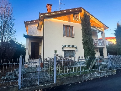 Foto Villa unifamiliare in Via Dante Alighieri, Pasturana di 250 m²