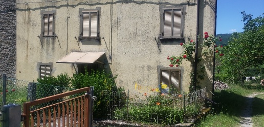 Foto Appartamento in Località Ronchi 59, Varsi di 130 m² con 4 locali