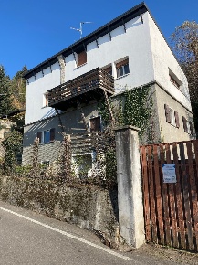 Foto Villa unifamiliare in via Scalini 38, Brunate di 250 m² con 9 locali