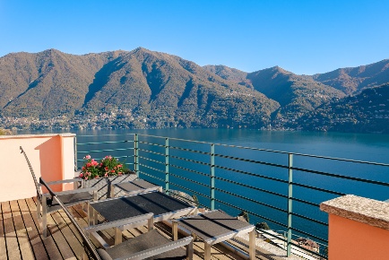 Foto Villa a schiera in Via Regina Nuova 35, Carate Urio Centro di 220 m²