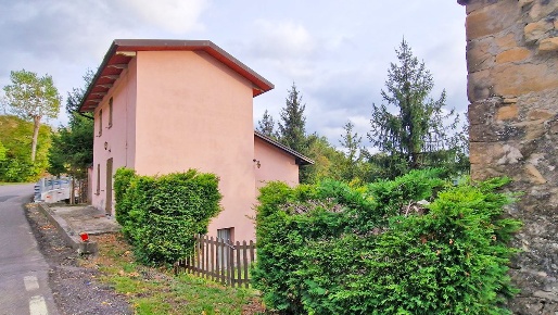 Foto Villa singola in Via Cola 5, Vetto di 110 m² con 6 locali in vendita