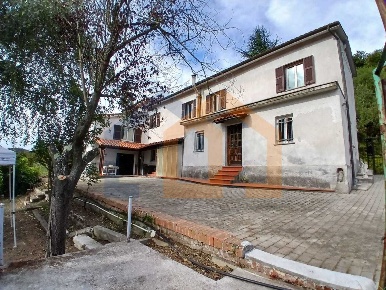 Foto Villa unifamiliare in località bricco, Altare di 250 m² con 10 locali
