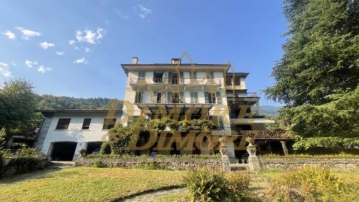 Foto Villa unifamiliare in Via Fontana 3, Varzo Centro di 1300 m²