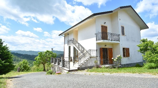 Foto Villa unifamiliare in Viale Fallabrino, Cremolino di 259 m² in vendita