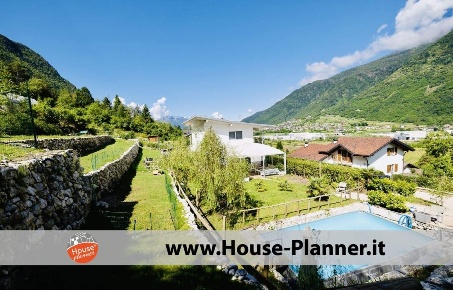 Foto Villa unifamiliare in Via Dallapiccola 13, Novaledo di 270 m²