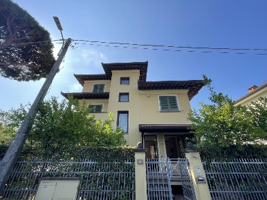 Foto Villa unifamiliare in Via Peschiera, Pietrasanta di 200 m² in vendita