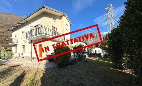 Foto Appartamento in Via ai Campi 1, Mese di 102 m² con 4 locali in vendita