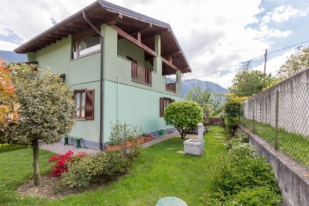 Foto Villa bifamiliare in Via Balzarro, Castione Andevenno di 108 m²