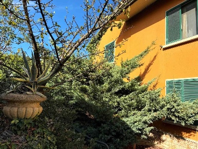 Foto Villa unifamiliare a Riparbella di 156 m² con 5 locali in vendita