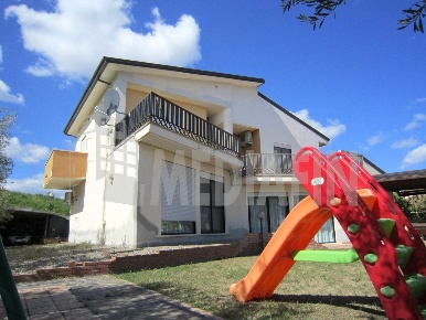 Foto Villa unifamiliare in VIA DON LUIGI NICOLETTI 7, Calopezzati di 499 m²