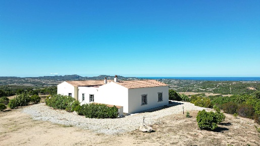 Foto Villa unifamiliare in Via Trentino, Aglientu Centro di 136 m²