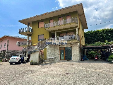 Foto Appartamento in Via Roma 25, Colzate Centro di 125 m² con 3 locali