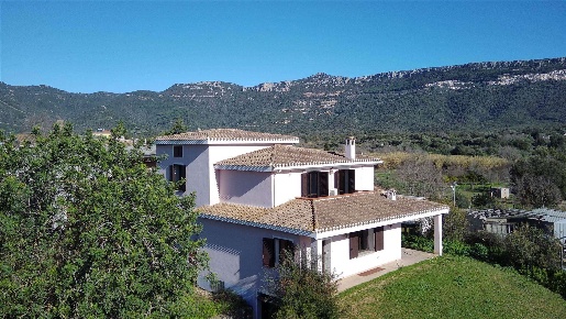 Foto Villa unifamiliare a Triei di 187 m² con 6 locali in vendita