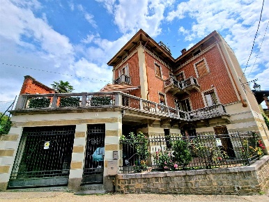 Foto Villa unifamiliare in Via Gramsci  5, Graglia di 240 m² con 8 locali