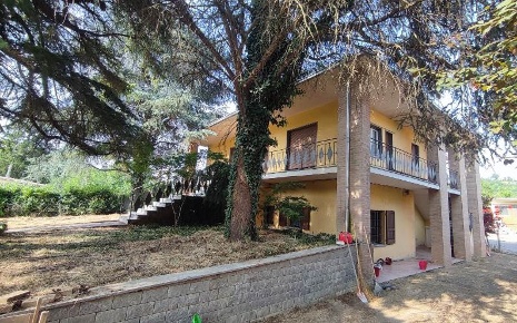 Foto Villa unifamiliare a Canneto Pavese Roncole di 400 m² con 11 locali