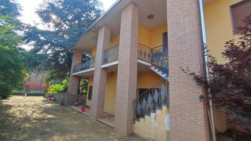 Foto Villa unifamiliare a Canneto Pavese Roncole di 400 m² con 11 locali