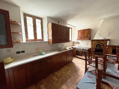 Foto Appartamento a Pioraco Centro di 81 m² con 3 locali in vendita