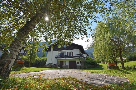 Foto Villa unifamiliare a Ziano di Fiemme di 233 m² con 12 locali