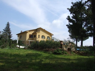 Foto Villa unifamiliare a Guardistallo di 230 m² con 7 locali in vendita