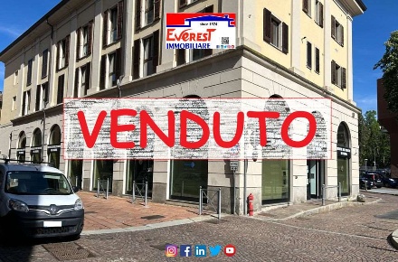 Foto Appartamento in Piazza Cacciatori delle Alpi, Varese Centro di 150 m²