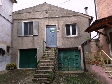 Foto Appartamento a Esanatoglia Centro di 75 m² con 3 locali in vendita