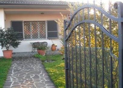 Foto Villa unifamiliare a Arena Po di 210 m² con 8 locali in vendita
