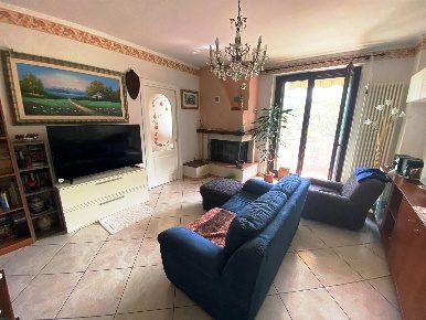Foto Appartamento a Esanatoglia Centro di 109 m² con 4 locali in vendita
