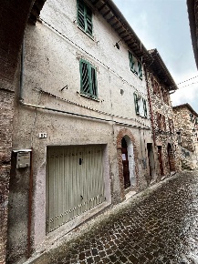 Foto Appartamento a Esanatoglia Centro di 92 m² con 4 locali in vendita