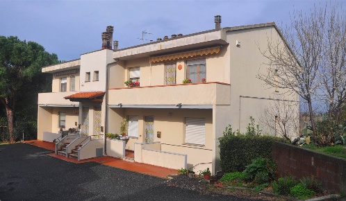 Foto Appartamento in Via Aldo Moro, Santa Luce Centro di 90 m² con 5 locali