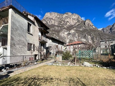 Foto Appartamento in Via Roma  148, Novate Mezzola Centro di 67 m²