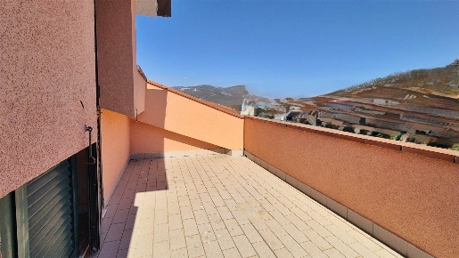 Foto Appartamento a Santo Stefano di Magra Centro di 150 m² con 5 locali