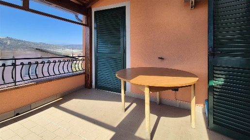 Foto Appartamento a Santo Stefano di Magra di 150 m² con 5 locali