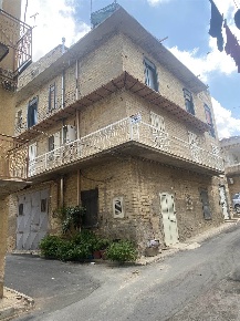 Foto Appartamento a Camastra di 122 m² con 6 locali in vendita
