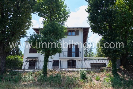 Foto Villa unifamiliare a Pecetto di Valenza di 247 m² con 10 locali