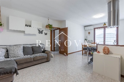 Foto Appartamento in Via Don Mori  17, Rivoli Veronese Centro di 108 m²